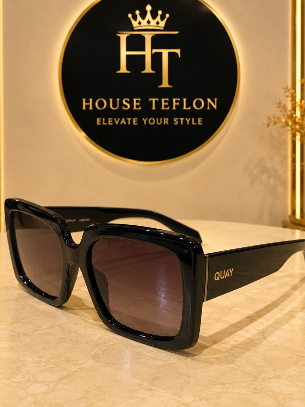 QUAY OVERSIZED BLACK SQUARE GRADIENT SUNGLASSES 56-19-147 - Picture 3 of 5